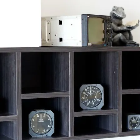 Aviator House Lx